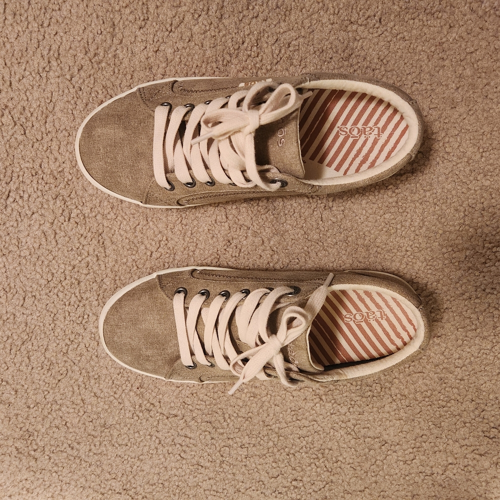 Taos Footwear Women's Casual Lace-Up Flats - Beige
